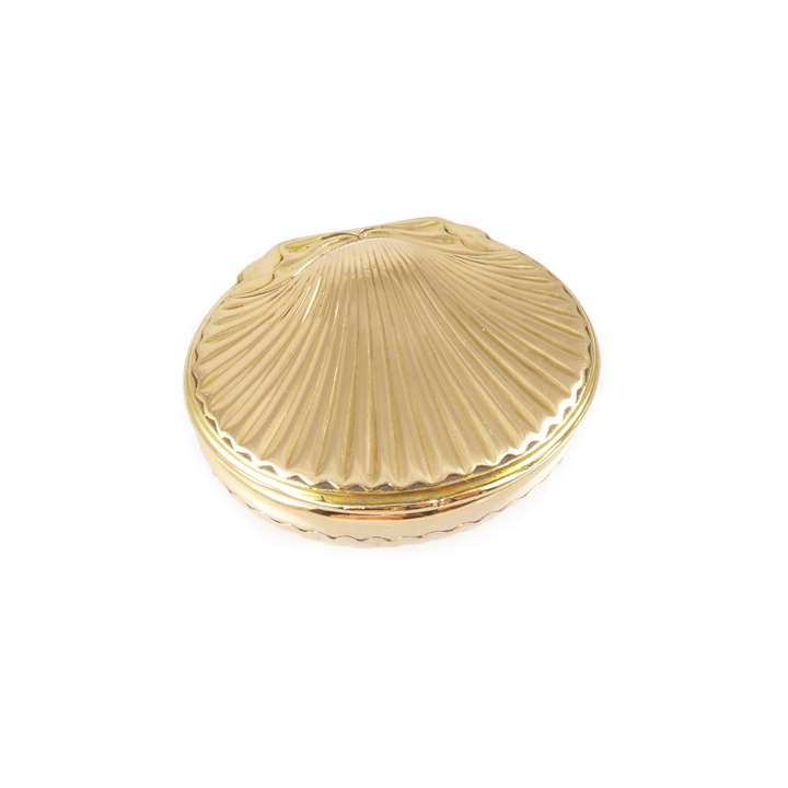 Louis XV gold oval shell shaped box, the cover formed as a scallop shell